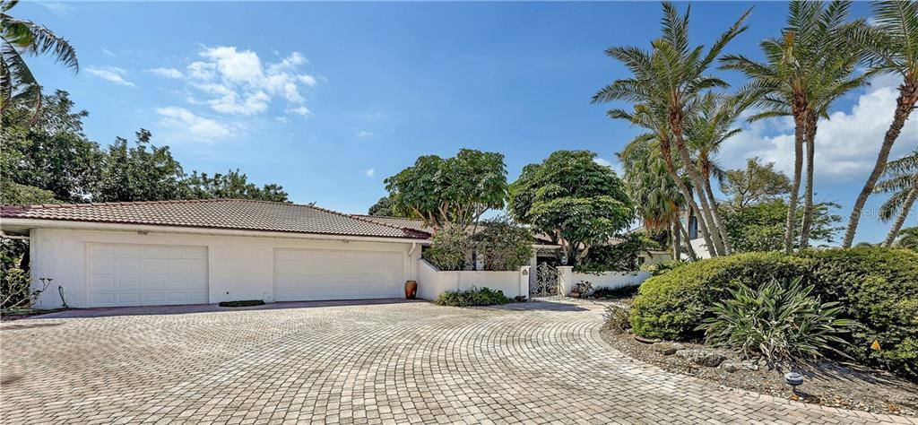 Property Photo: 122 Seagull Lane FL 34236
