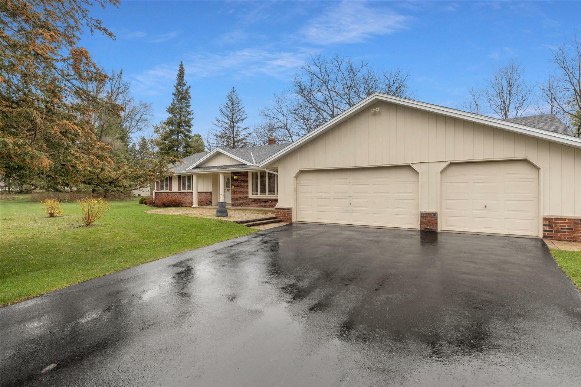 Property Photo: 2337 Hillside Dr WI 53018