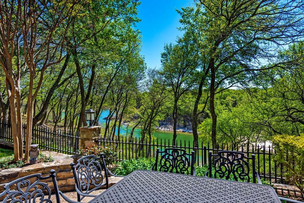 Property Photo:  166 Monarch Drive  TX 75020 