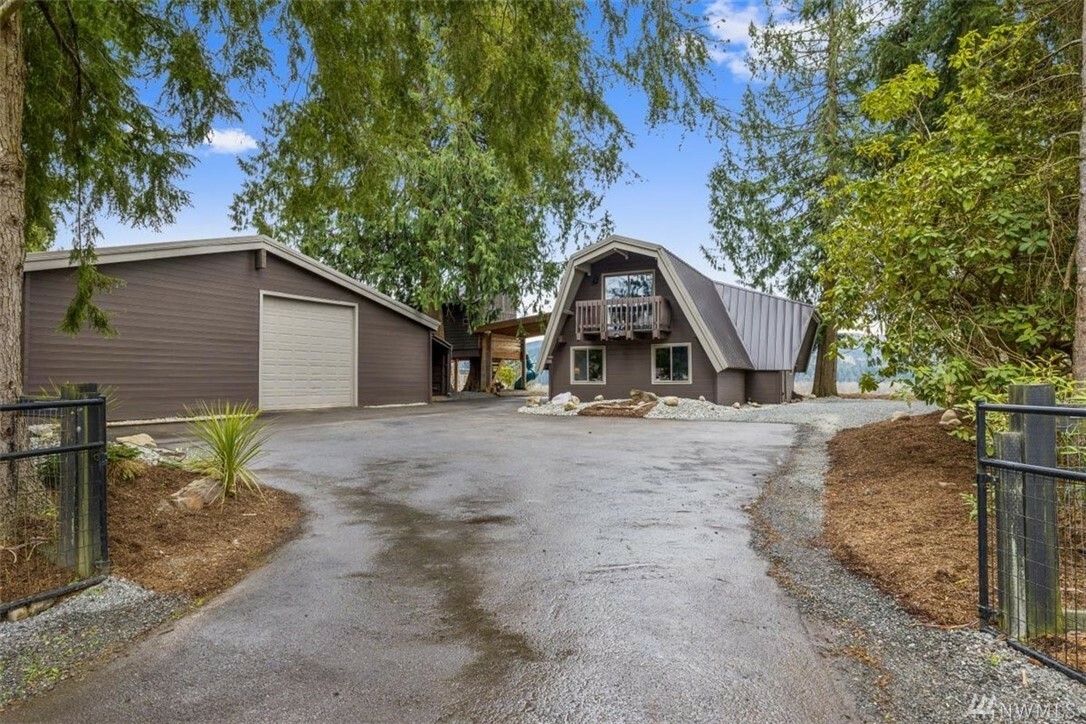Property Photo: 21334 Calhoun Rd WA 98272
