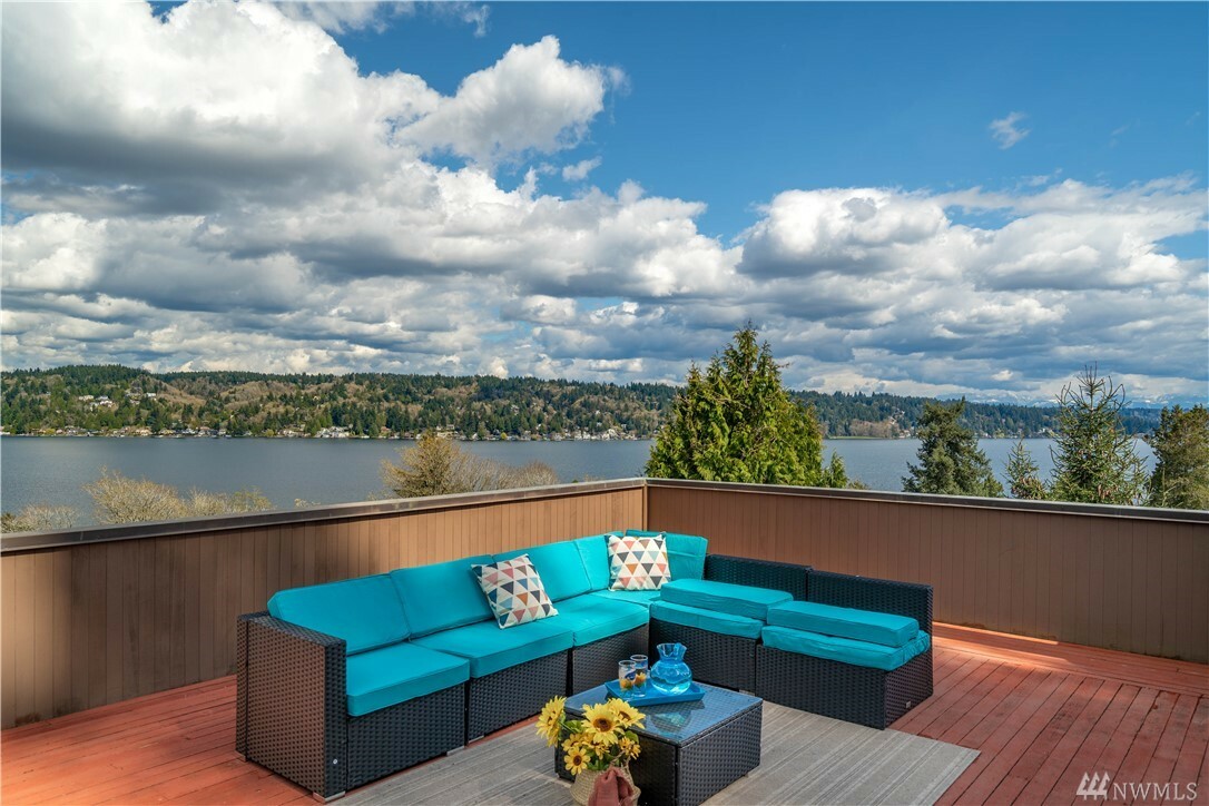 Property Photo:  11048 Durland Ave NE  WA 98125 