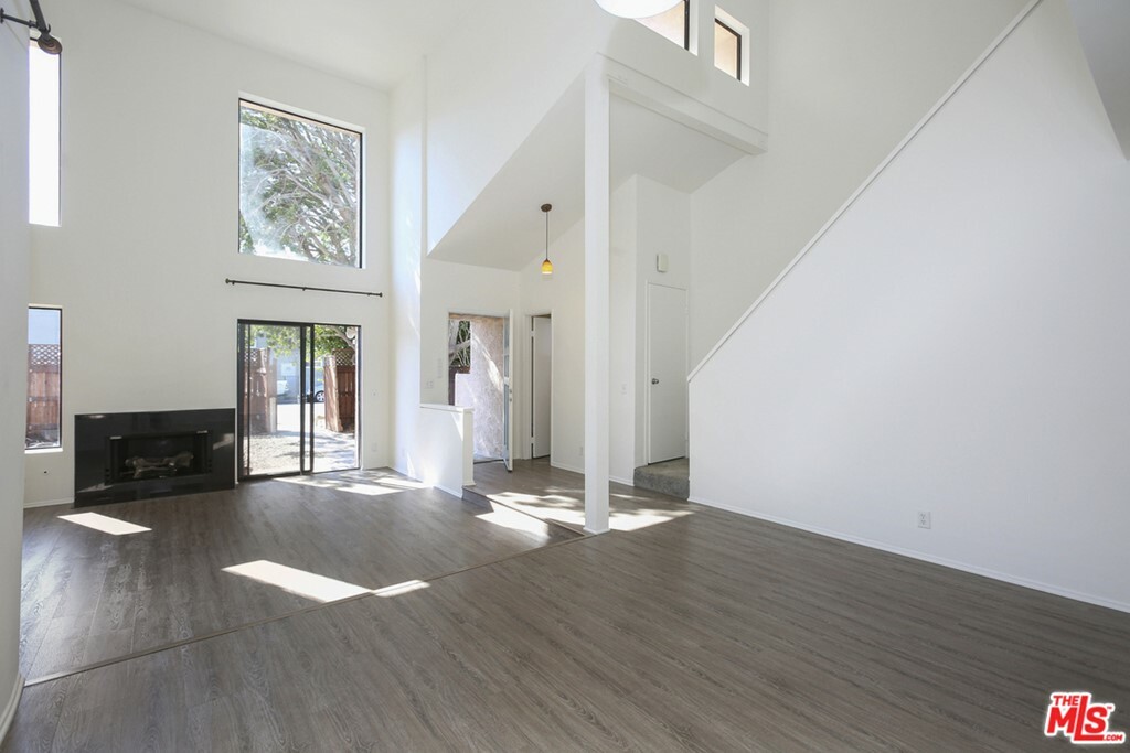 Property Photo:  2408 Pacific Avenue  CA 90291 