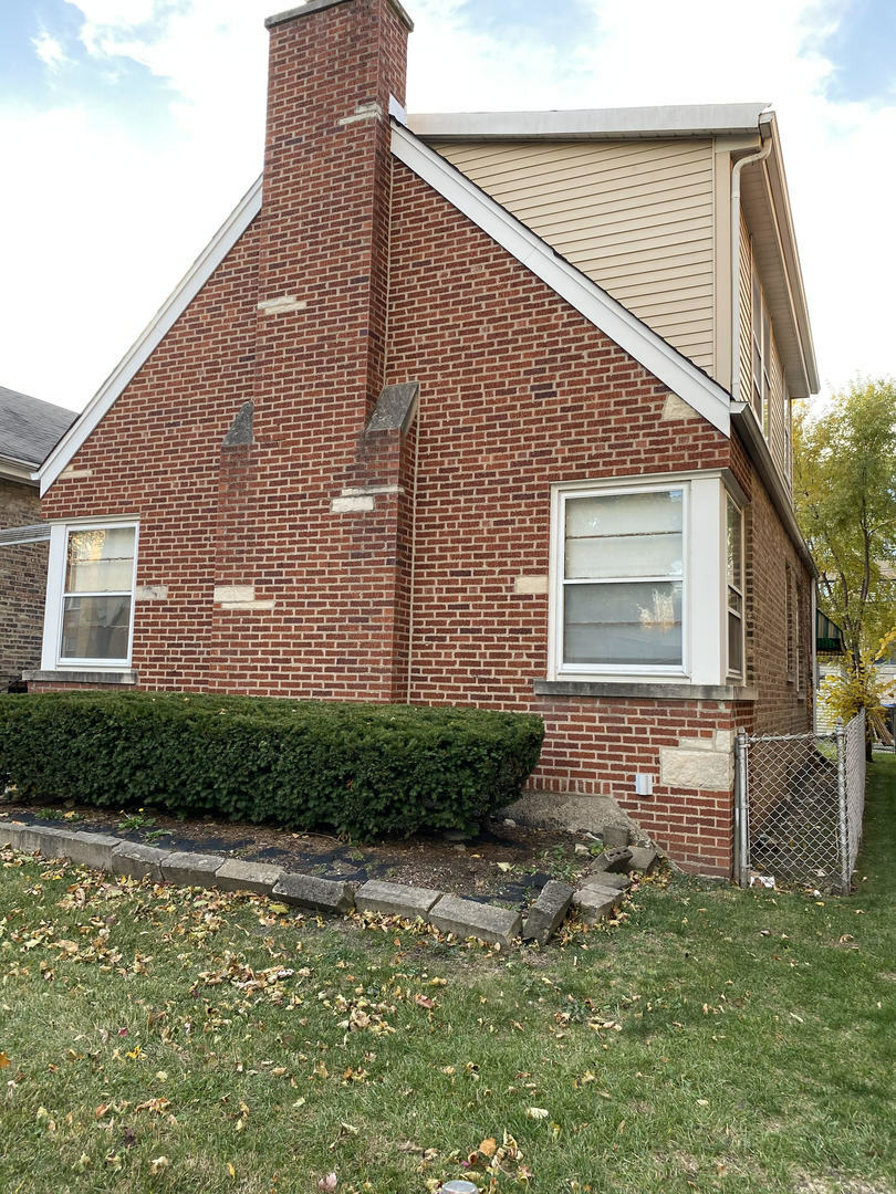 Property Photo: 6450 N Richmond Street IL 60645