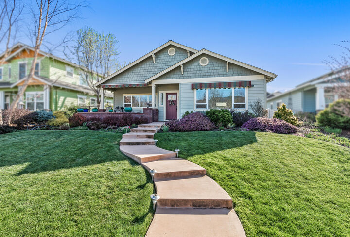 934 Kestrel Parkway  Ashland OR 97520 photo