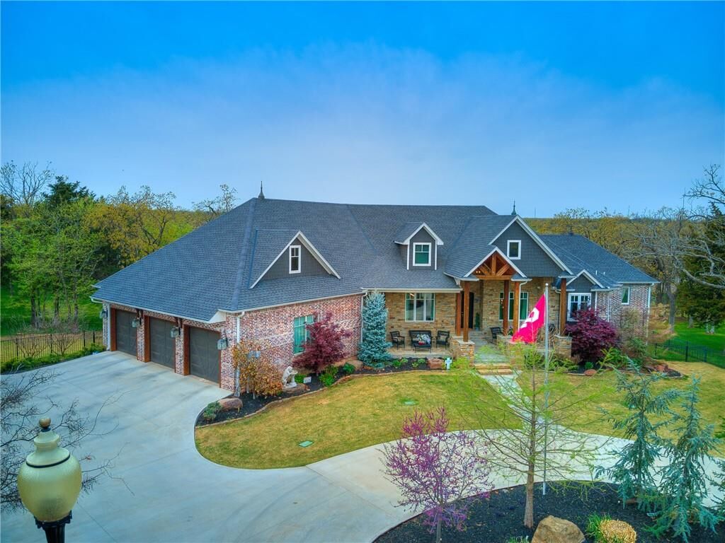 Property Photo:  1309 Redbud Hollow  OK 73034 