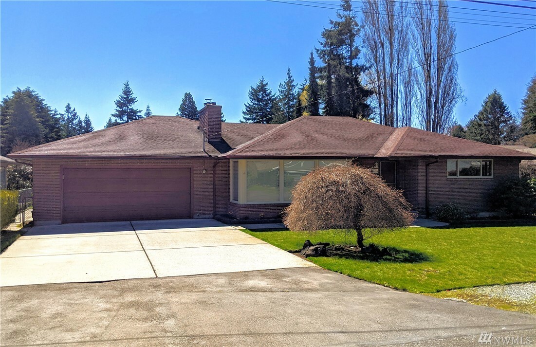 Property Photo:  8530 Holly Lane  WA 98026 