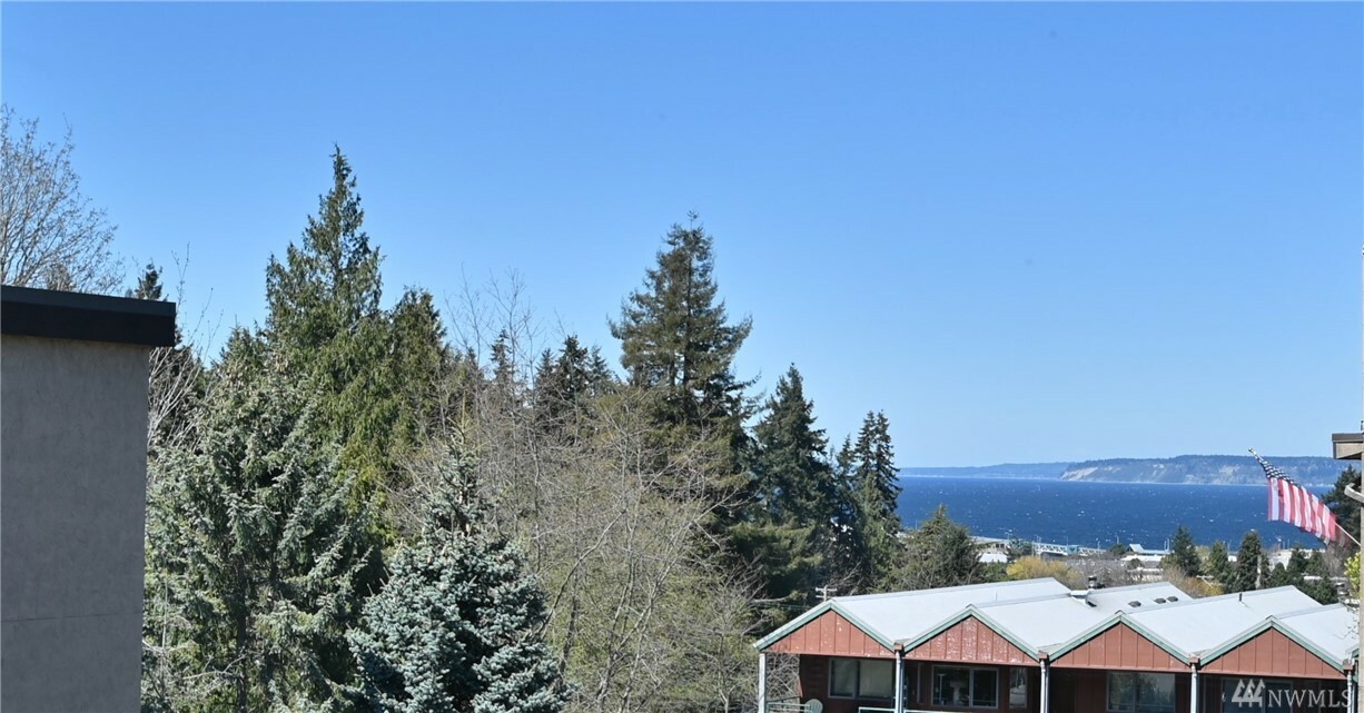 Property Photo:  1071 4th Ave S 304  WA 98020 