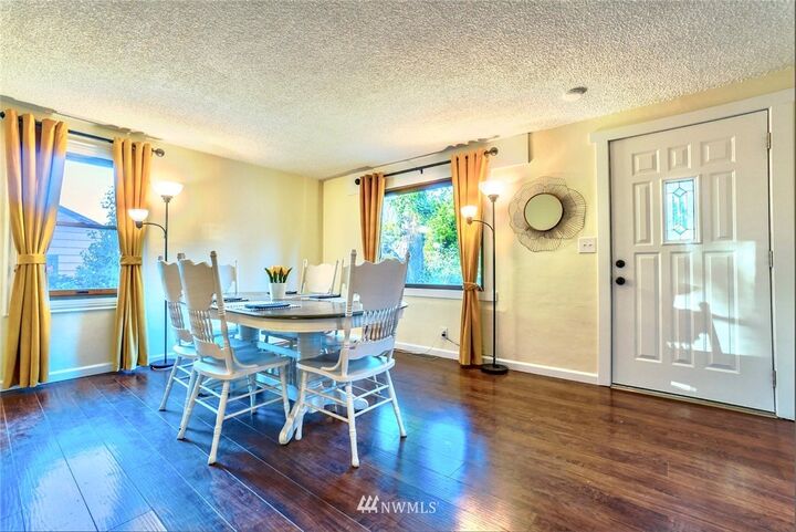 Property Photo: 448 Windsor Way NE WA 98056