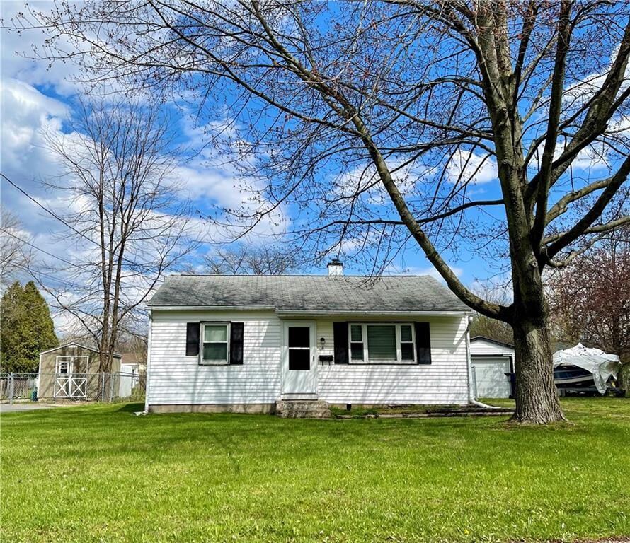 Property Photo: 8 Seneca Cir Circle NY 13148
