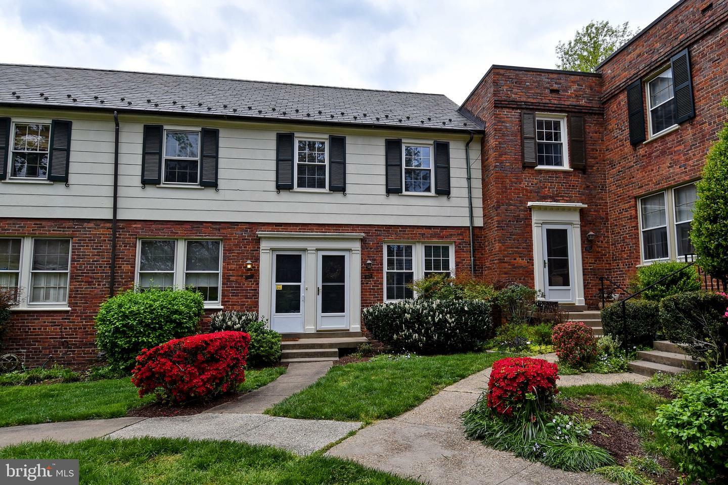 Property Photo:  1400 S Barton Street 419  VA 22204 