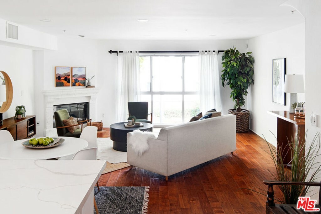 Property Photo:  4301 Los Feliz Boulevard 14  CA 90027 