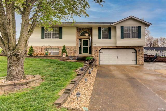 Property Photo: 6504 Weston Oaks Drive 63016