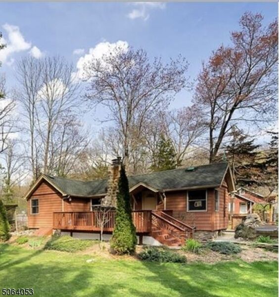 Property Photo:  102 Spruce Ln  NJ 07422 