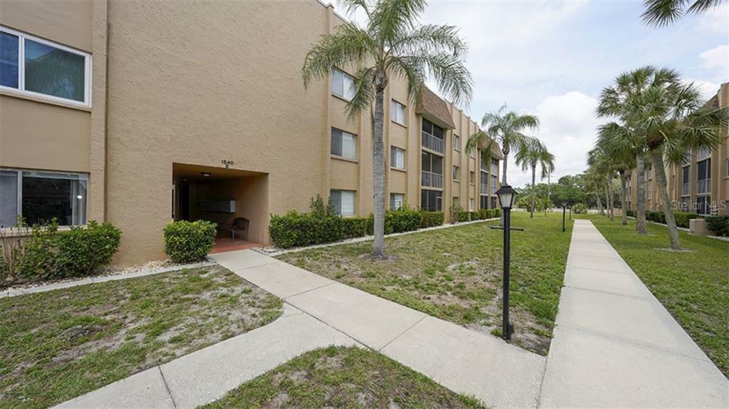 Property Photo:  1540 Glen Oaks Drive E B-231  FL 34232 