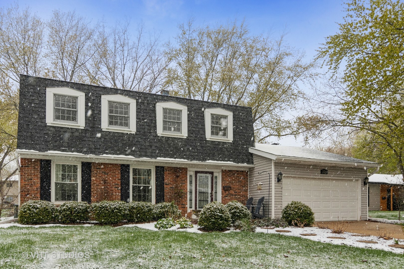 Property Photo:  2325 Durham Drive  IL 60189 