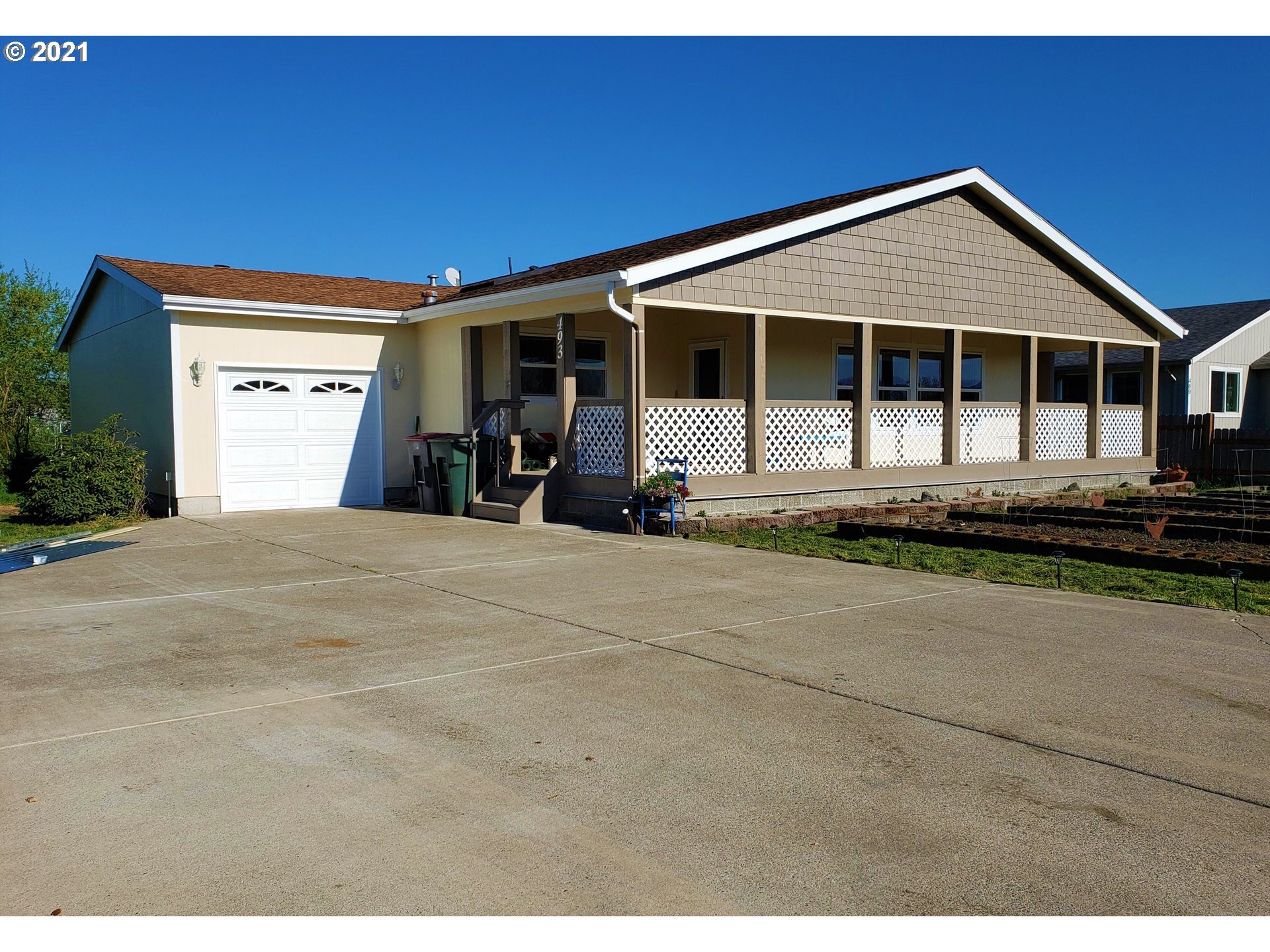 Property Photo: 493 NW Richard St OR 97378