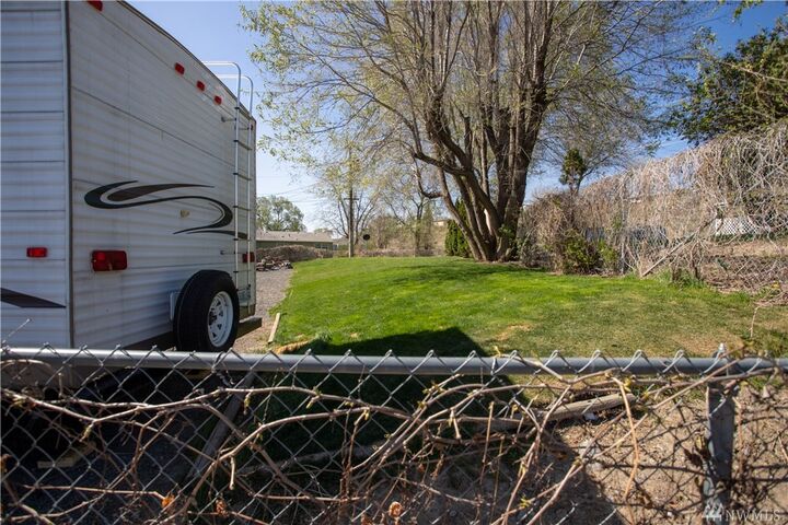 Property Photo: 1560 N Mary Street WA 98837