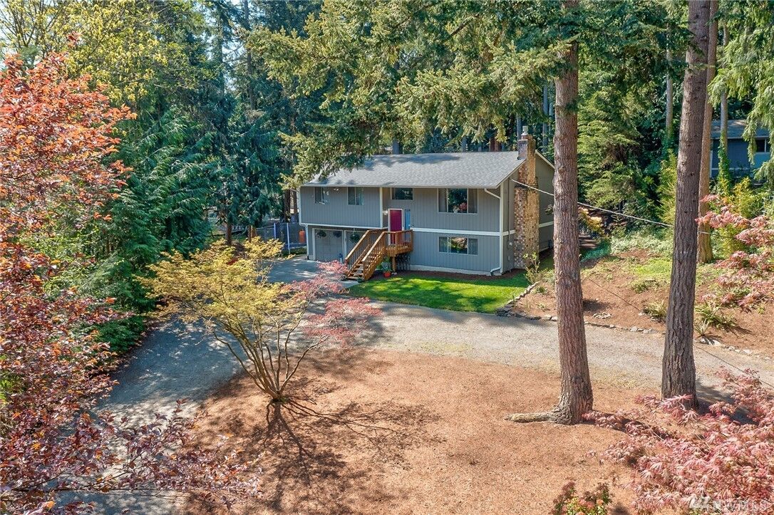 Property Photo:  19401 67th St E  WA 98391 