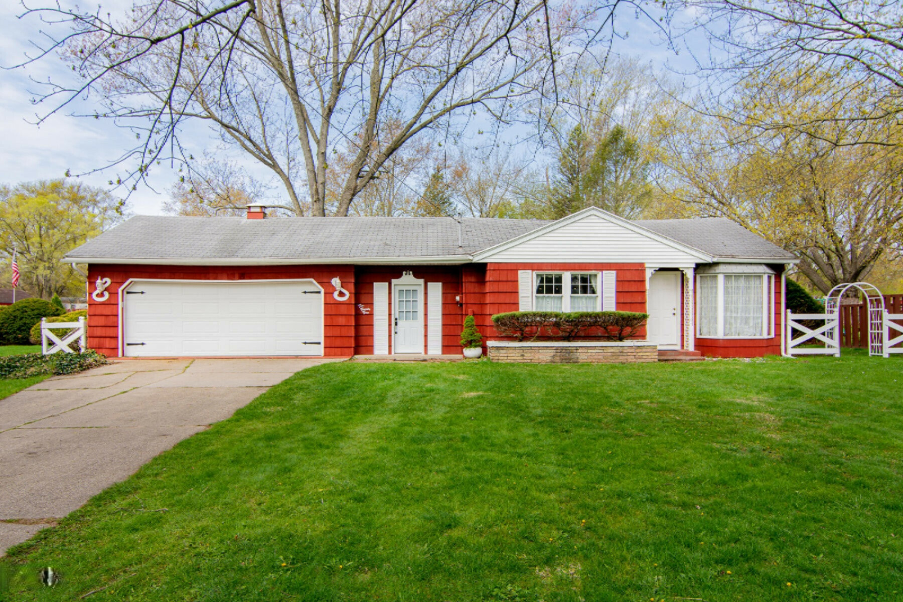 Property Photo:  1022 Bailey Avenue  MI 49120 