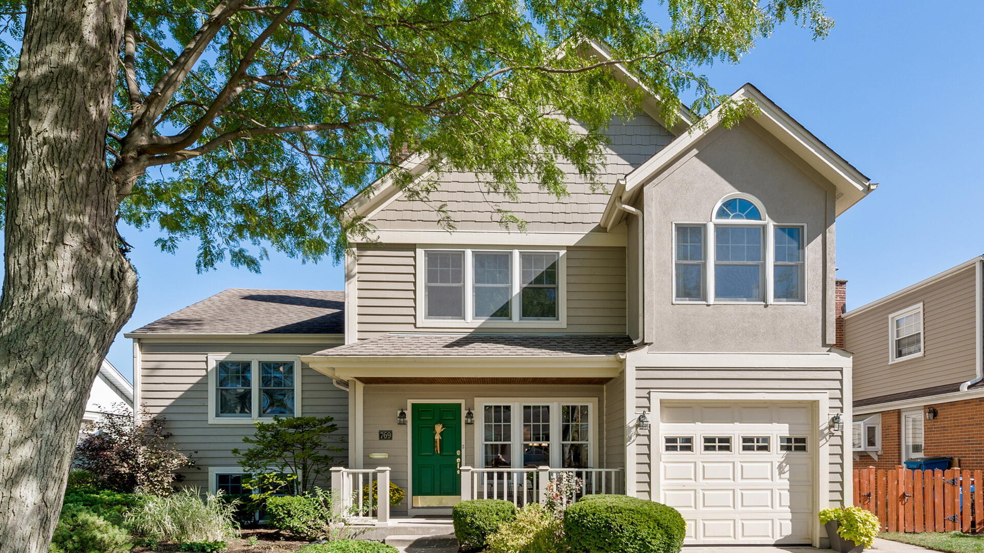 Property Photo:  769 S Saylor Avenue  IL 60126 