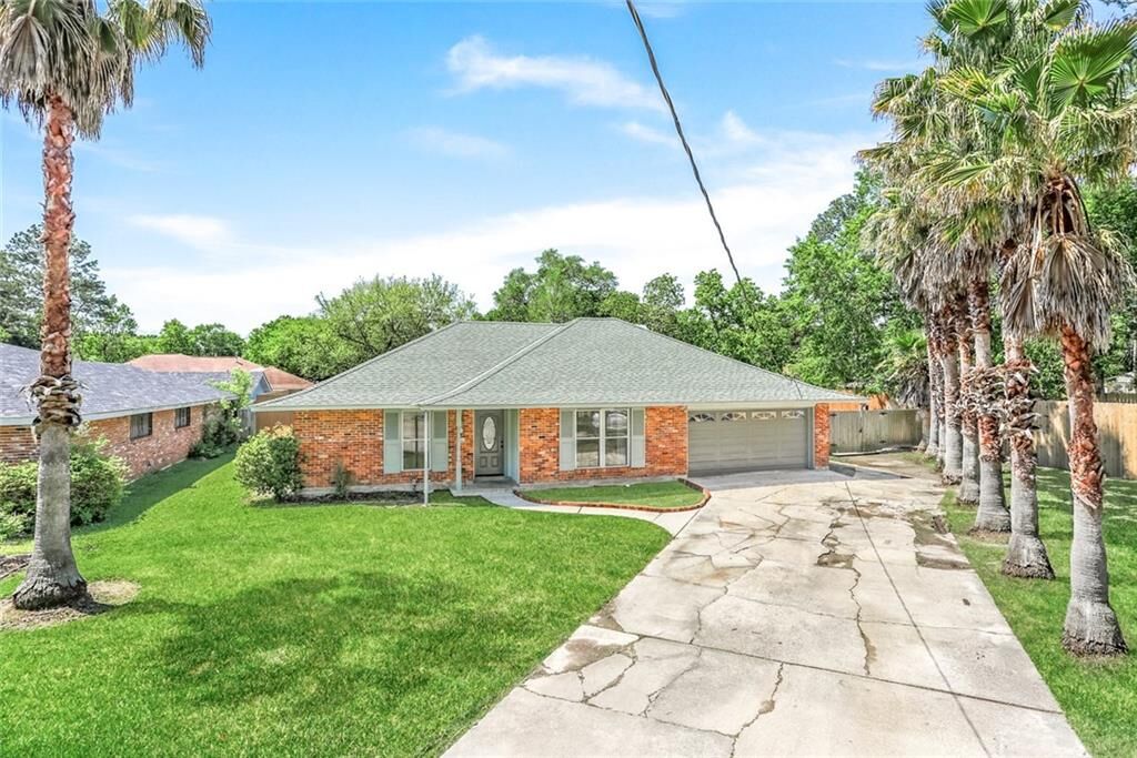 Property Photo: 1041 Belvedere Court LA 70458