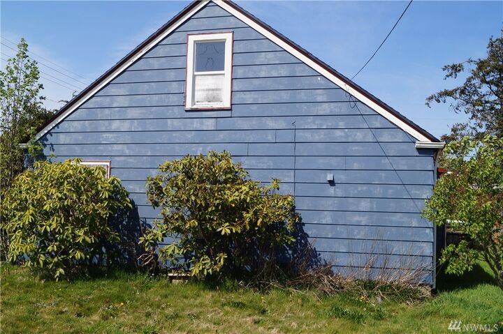 Property Photo:  350 N Jeffries St  WA 98520 