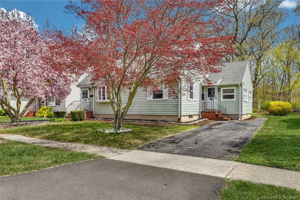 Property Photo:  100 Karen Avenue  CT 06614