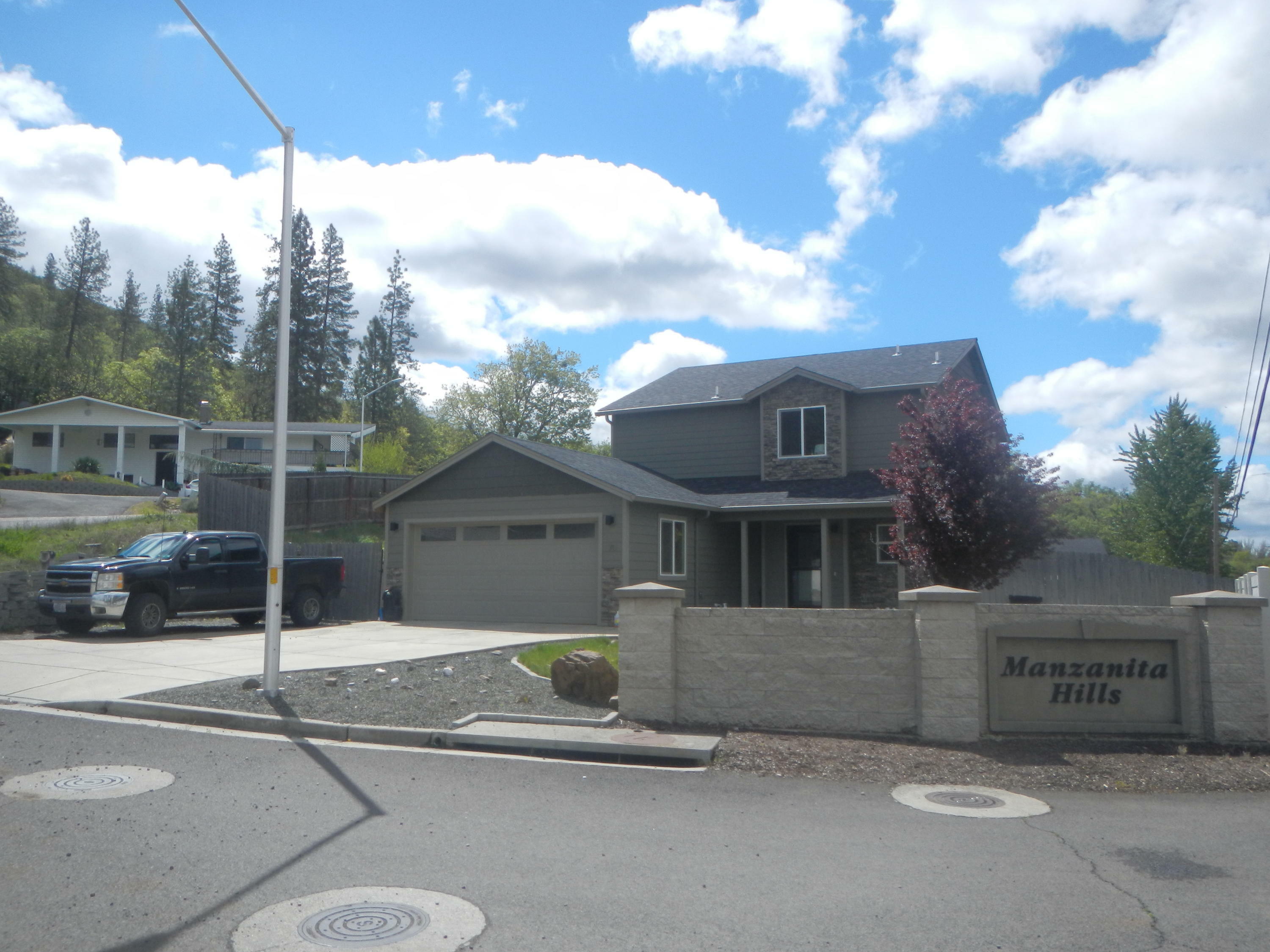 Property Photo: 70 Cindy Way OR 97539
