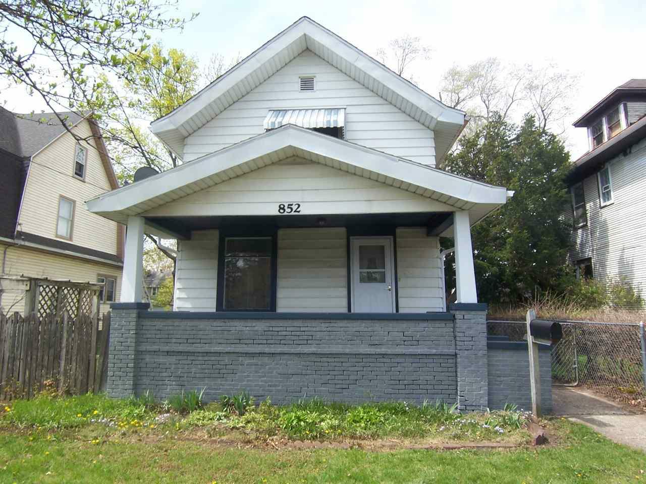 Property Photo:  852 Hackett St  WI 53511 