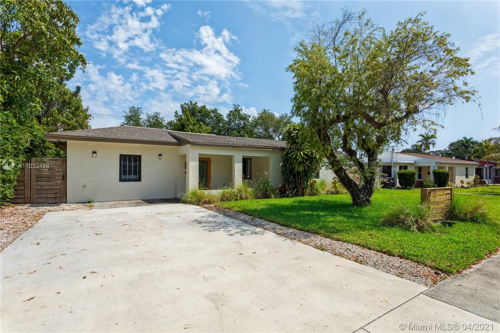 Property Photo: 911 NE 142nd St FL 33161