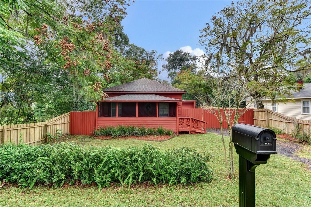 Property Photo:  612 N Salisbury Avenue  FL 32720 