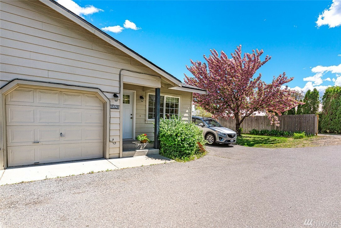 Property Photo:  1534 1532 Maple St A&Ampb  WA 98801 