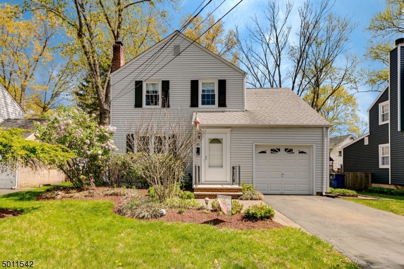 Property Photo:  40 Laurel Pl  NJ 07023 