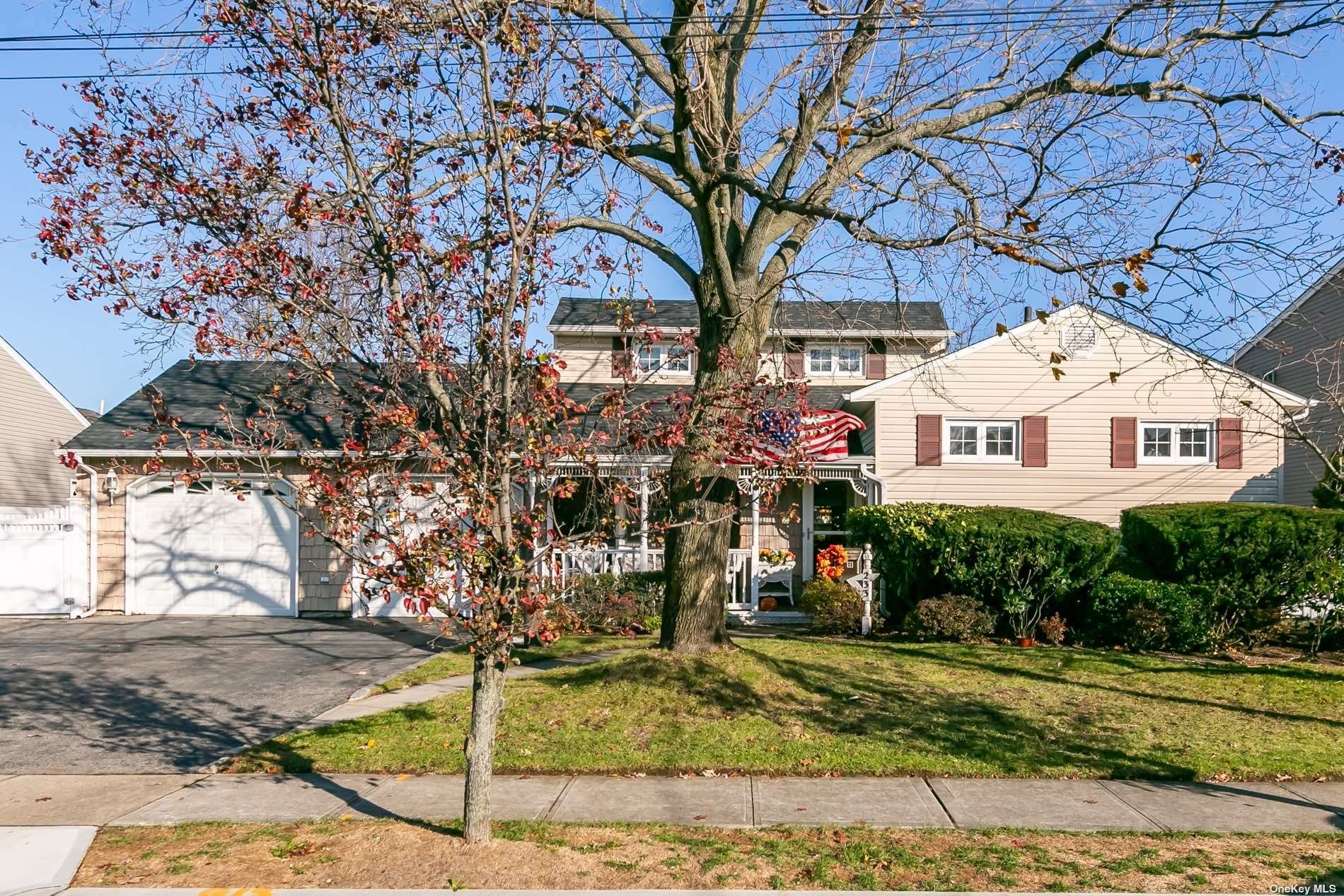 Property Photo:  233 Oak Street  NY 11762 