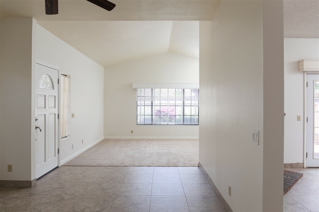 Property Photo:  736 Summersong Ln  CA 92024 