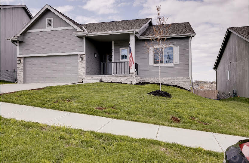 Property Photo: 7714 N 82nd Avenue NE 68122