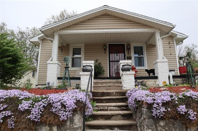 Property Photo: 2721 S 20th Street MO 64503
