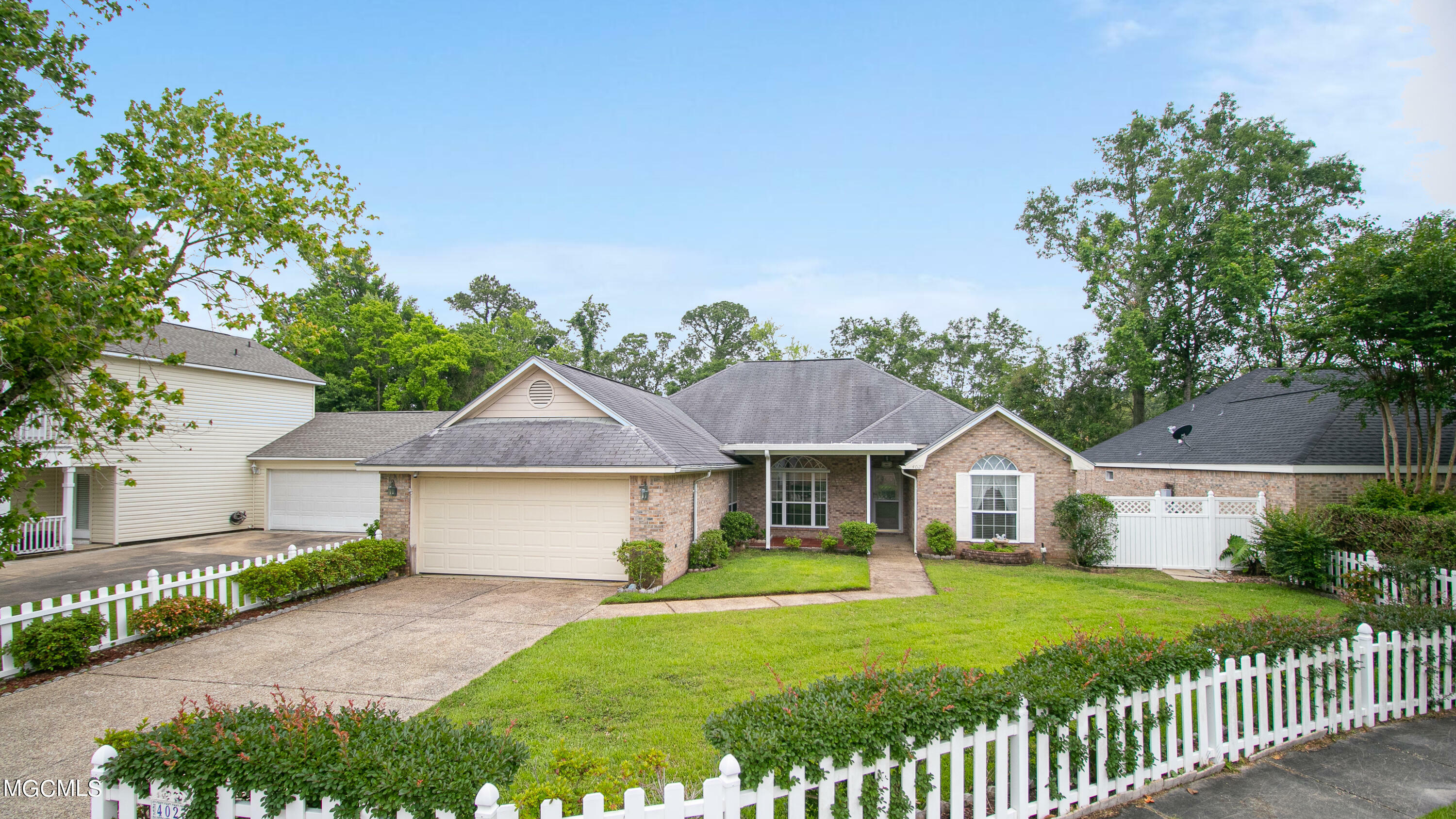 Property Photo: 4027 Southern Oaks Drive MS 39507