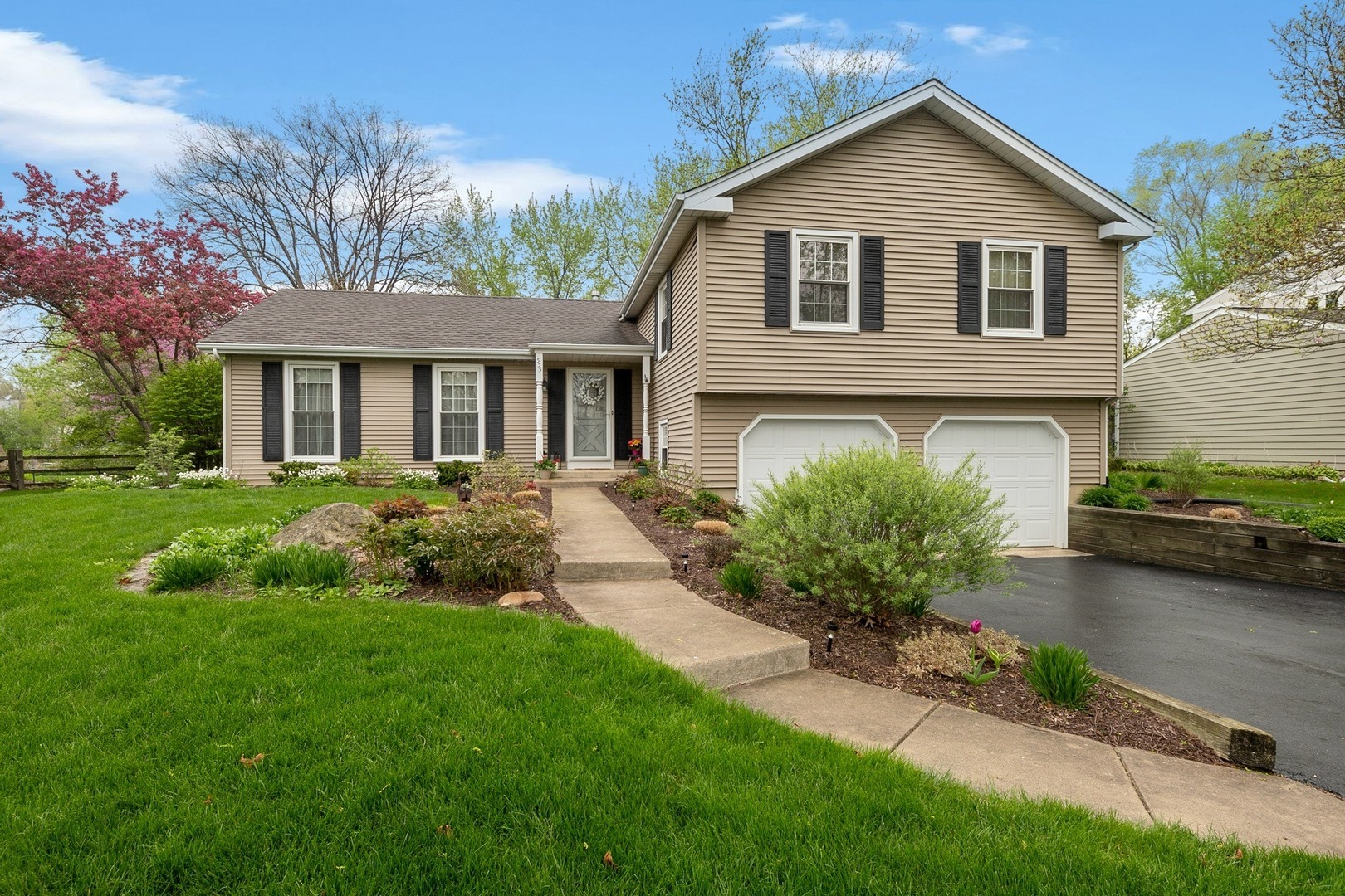 Property Photo:  555 Stanhope Court  IL 60565 