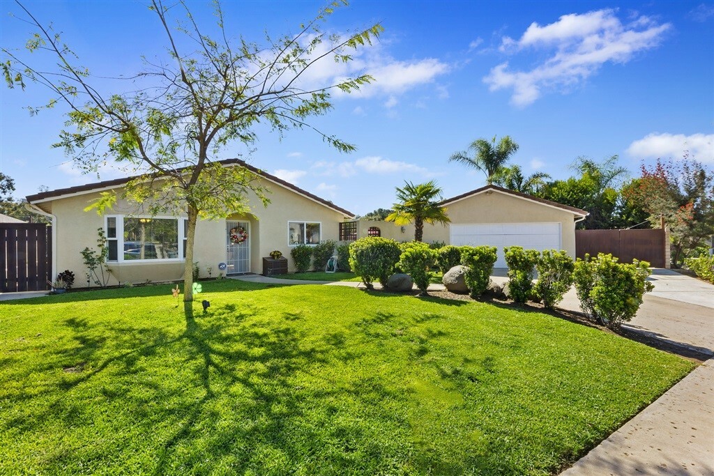 Property Photo: 2062 Arboles Pl CA 92029