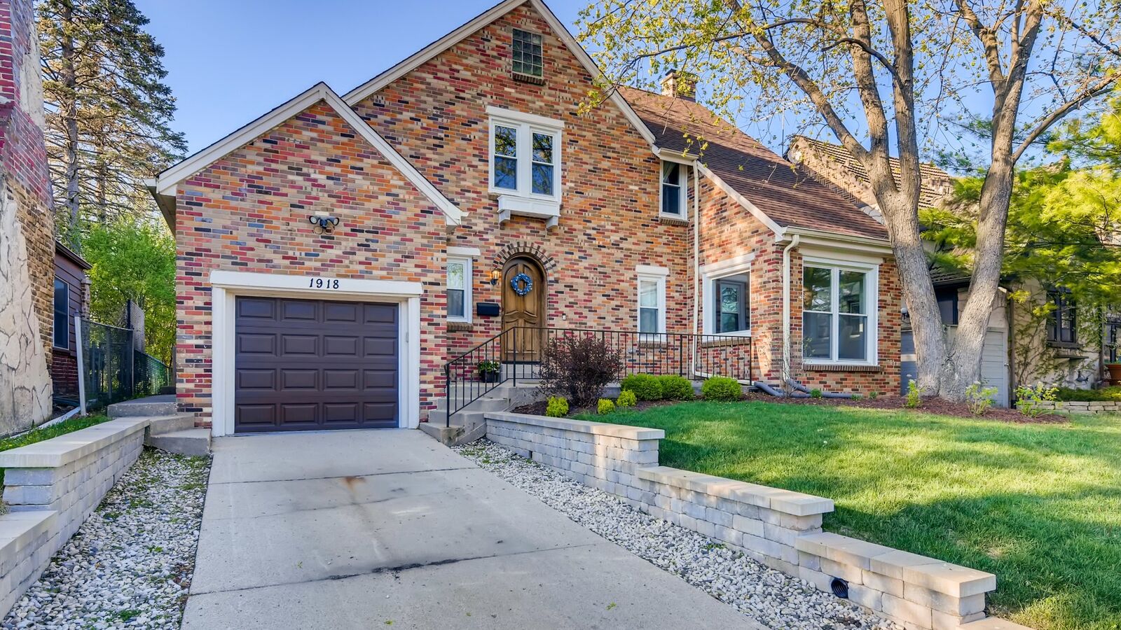 Property Photo:  1918 Kennicott Court  IL 60018 