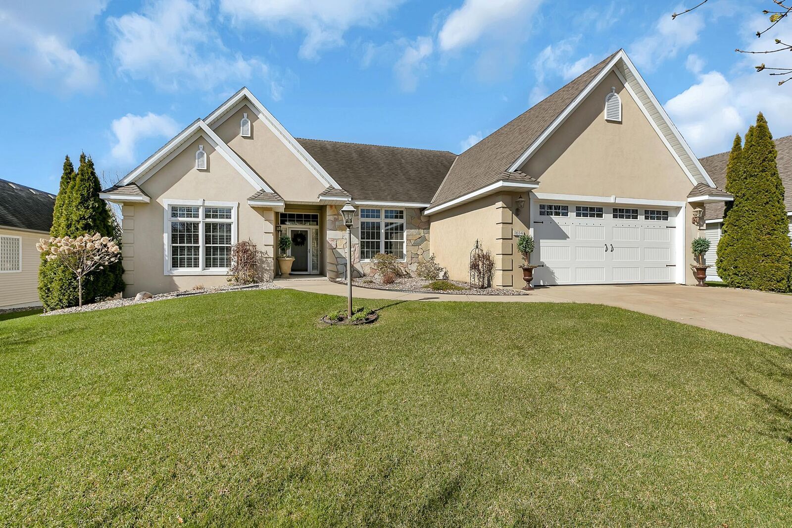 Property Photo:  1614 Highland Trail  MN 56301 