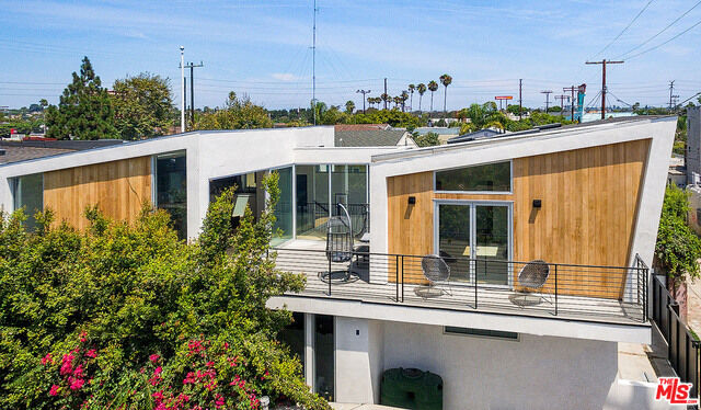 Property Photo: 760 Sunset Avenue CA 90291