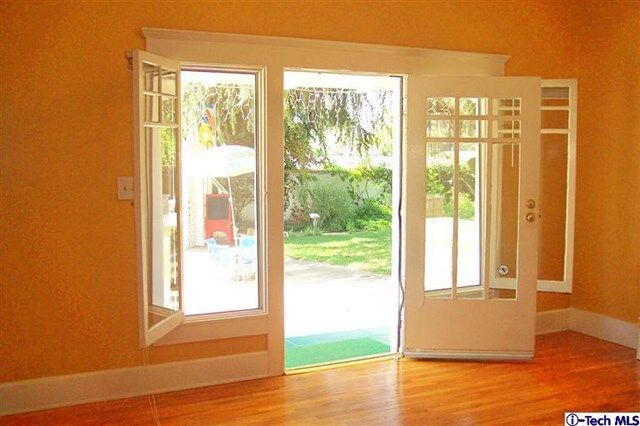 Property Photo:  1325 E Altadena Drive  CA 91001 