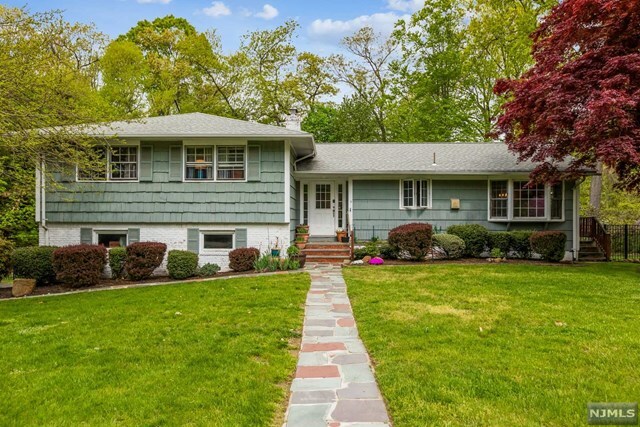 Property Photo:  5 Woodland Avenue  NJ 07006 