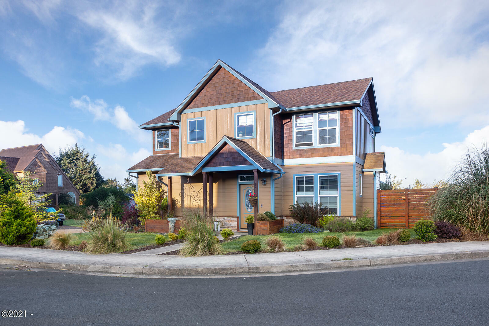 Property Photo: 155 NE 71st Street OR 97365