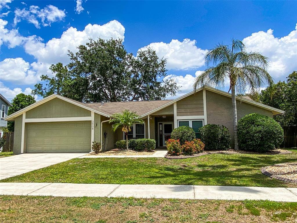 Property Photo:  3908 Bell Grande Drive  FL 33596 