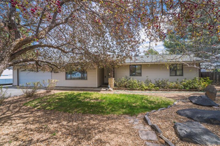 61553 Twin Lakes Loop  Bend OR 97702 photo