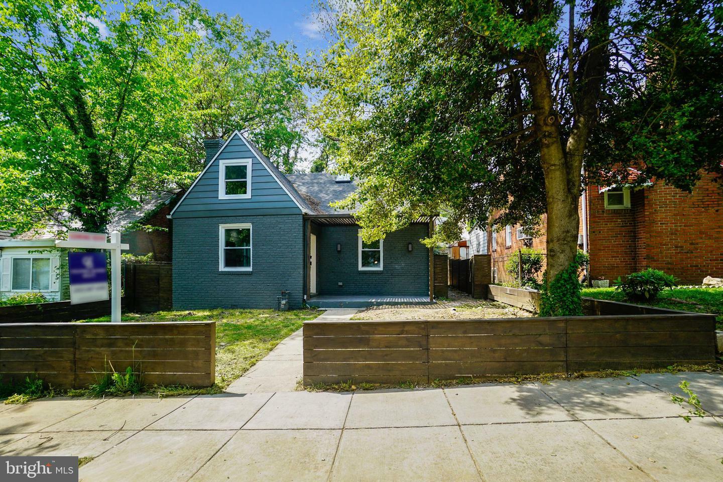 Property Photo: 3981 1st Street SW DC 20032