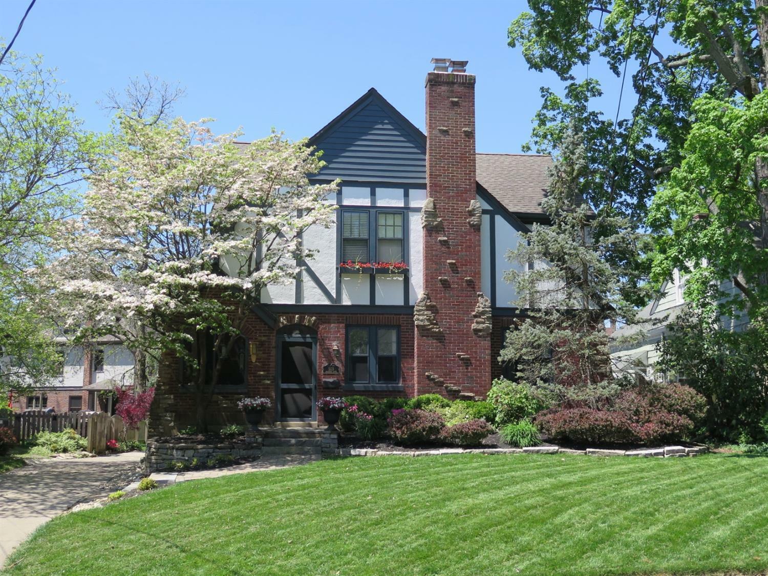 Property Photo: 1123 Salisbury Dr OH 45226